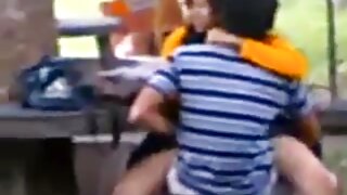 Blowjob lalina avy amin'ny sipa vaovao