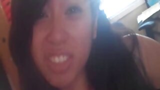 Mpianatra eny amin'ny oniversite dia manenjika ny BF Nerdy