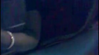 Blonde mafana misy nono be mitaingina ny titiko