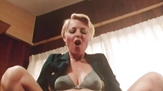 Bimbo mitaingina dildo