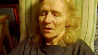 Zazakely manana nono voajanahary lehibe dia manambany tena amin'ny kilalao firaisana ara-nofo