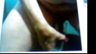 Masturbate amin'ny vidéo iray ho an'ny vadiny ilay brunette maotina