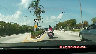 Mametaka ny GF brunette ahy