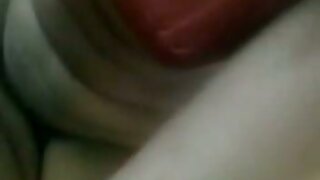 Blonde miaraka amin'ny solomaso manao blowjob